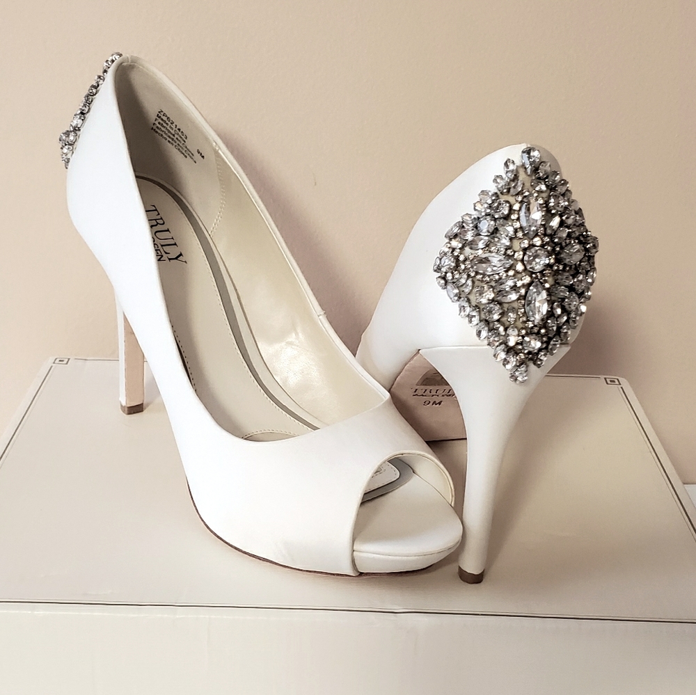 Truly Zac Posen Formal Satin Peep Toe Pump